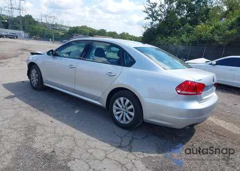 2012 Volkswagen Passat 2.5L S z USA, uszkodzony, nr VIN 1VWAH7A3XCC044263